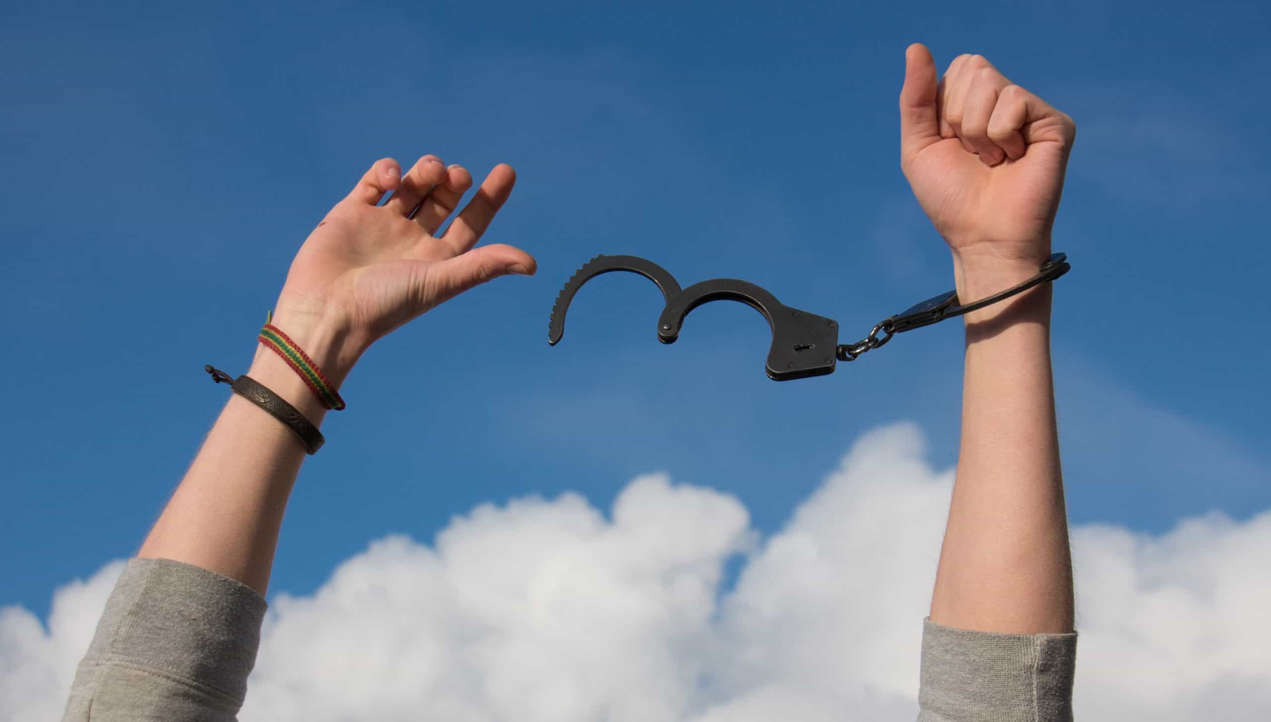 15 Hopeful Bible Verses About Freedom